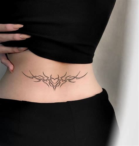 tatuajes parte baja de la espalda|Los 50 Mejores Tatuajes en la Espalda baja para Mujeres